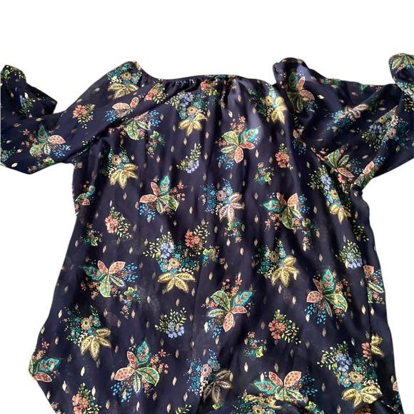 Figueroa & Flower Navy Floral blouse size (xl) - Picture 3 of 3